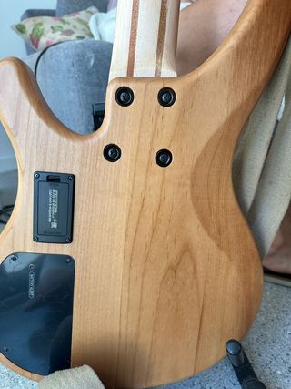 Bajo Yamaha + Amplificador TC Electronic y cabinet