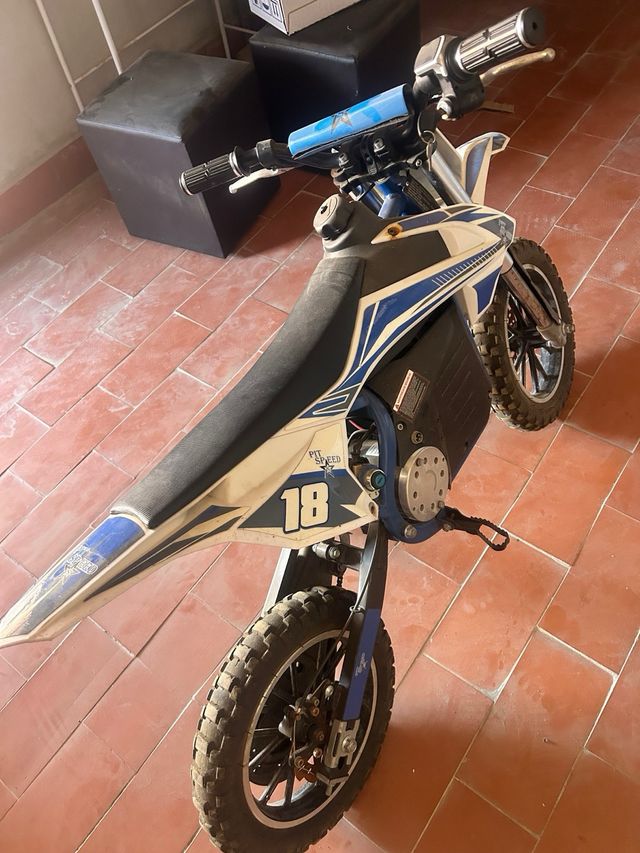 Moto eléctrica infantil