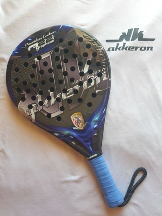 PALA DE PADEL AKKERON POSEIDON CARBON A22.
