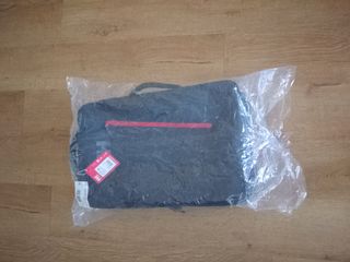 Maleta Helly Hansen - Negra y Roja