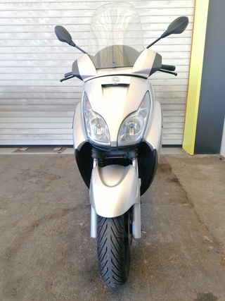 Piaggio X7 125 Evo: Scooter plata