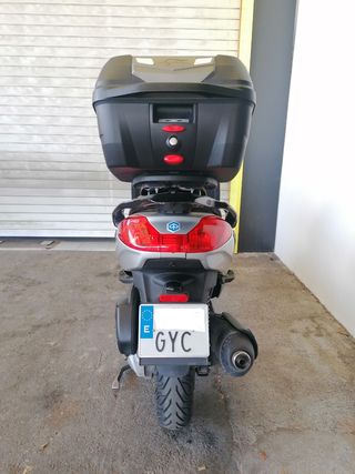 Piaggio X7 125 Evo: Scooter plata