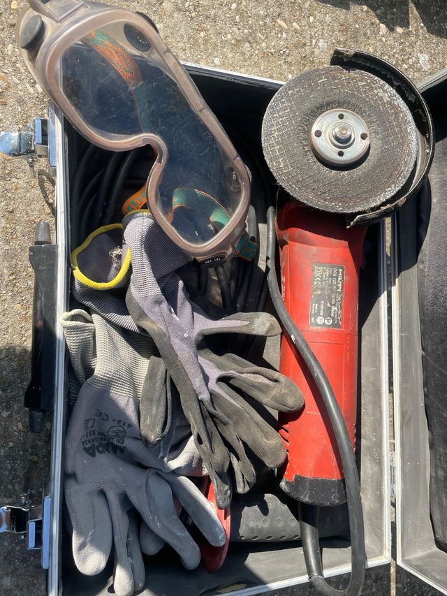 Amoladora Hilti DCG 125 + 12 discos