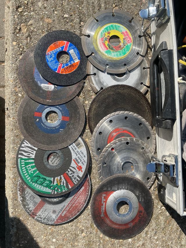 Amoladora Hilti DCG 125 + 12 discos