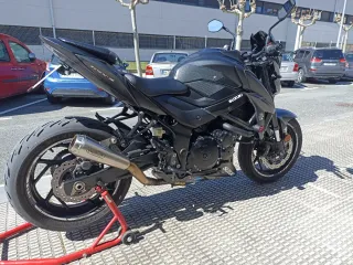 Suzuki GSX-S750