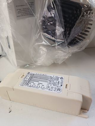 2 downlight LED cuadrados empotrables