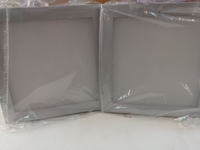 2 downlight LED cuadrados empotrables