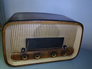 Radio antigua Iberia de madera