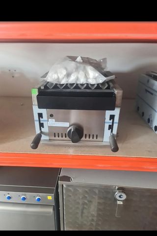 Barbacoa gas de piedra volcánica.
