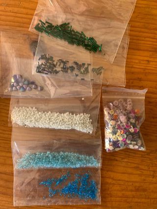 Cuentas & Perlas: Colores Variados
