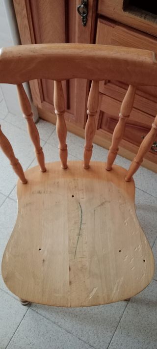 4 Sillas madera clásicas