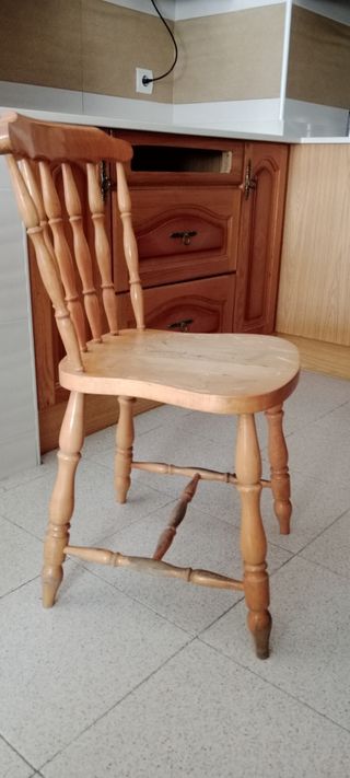 4 Sillas madera clásicas