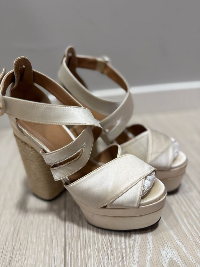 Sandalias plataforma beige novia
