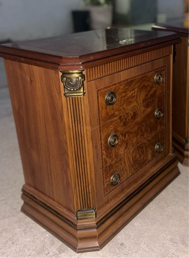 Mesa de noche 3 cajones - madera