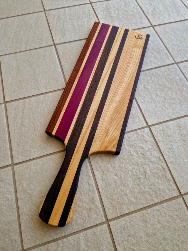 Tagliere in legno con manico