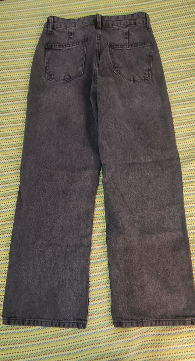 Vaquero gris oscuro de pierna ancha