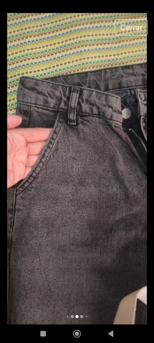 Vaquero gris oscuro de pierna ancha