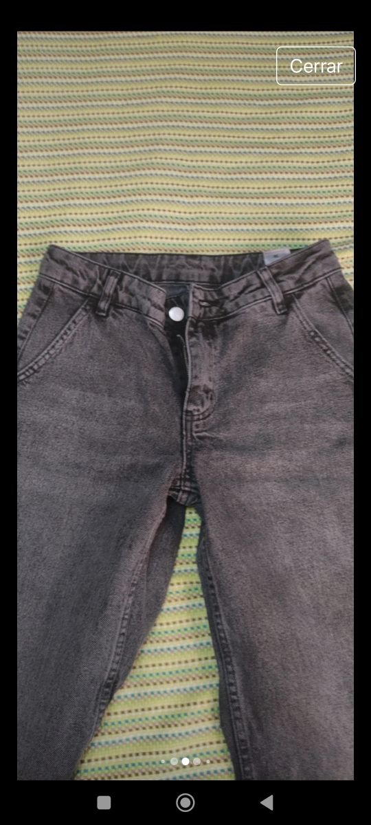 Vaquero gris oscuro de pierna ancha