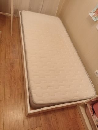 Cama Montessori infantil con colchón 