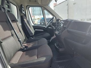 Peugeot Boxer Caja cerrada con trampilla 2021