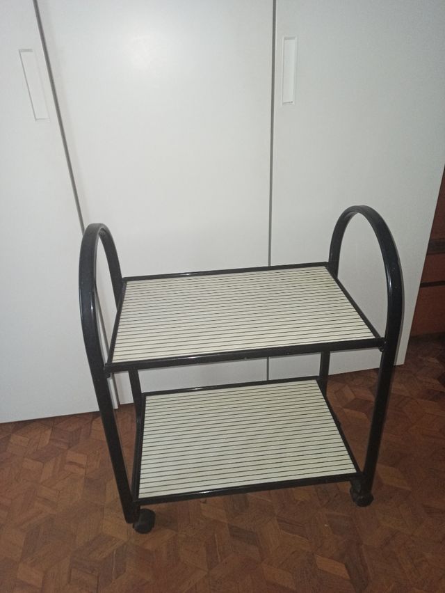 Carrello servizio 2 ripiani
Richiudibile di design