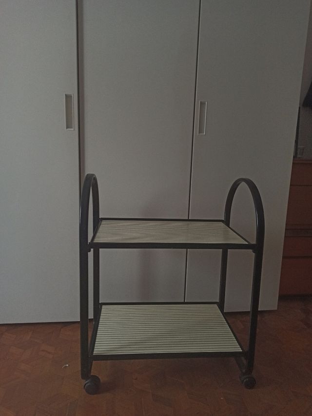 Carrello servizio 2 ripiani
Richiudibile di design