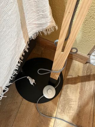 URGE! Lámpara pie madera Negra - Ineslam