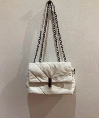 Bolso blanco acolchado pequeño