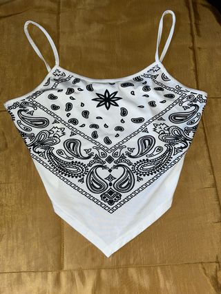 Top blanco y negro estilo bandana