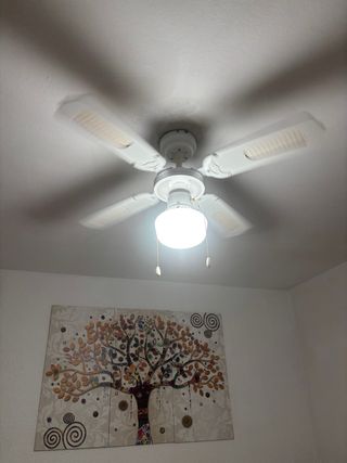 Ventilador de techo blanco