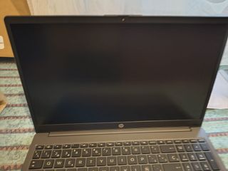 Portátil - HP 15,6" Ryzen 3 7330U 32 GB 256 GB SSD
