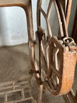 Máquina coser Alfa antigua