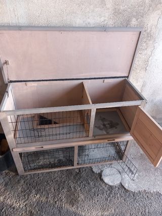 Conejera marrón y gris