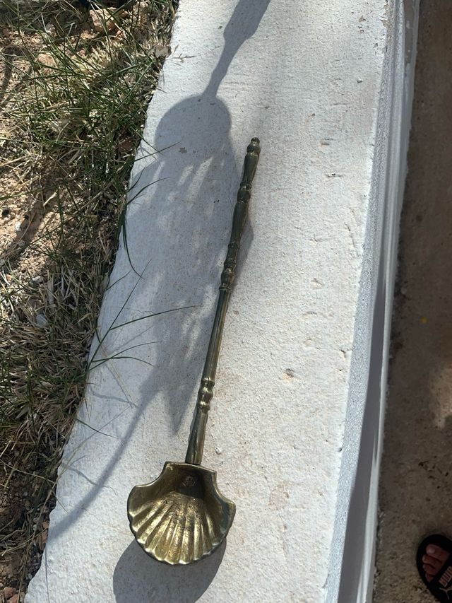 Brasero antiguo latón hecho a mano con brazo