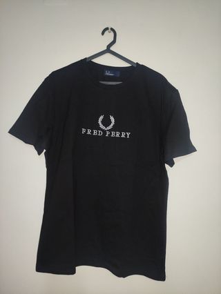 T-Shirt Fred Perry preta