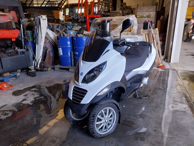 Piaggio MP3 125 RL - Motocicleta