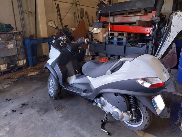 Piaggio MP3 125 RL - Motocicleta