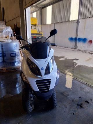 Piaggio MP3 125 RL - Motocicleta
