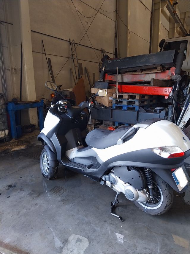 Piaggio MP3 125 RL - Motocicleta