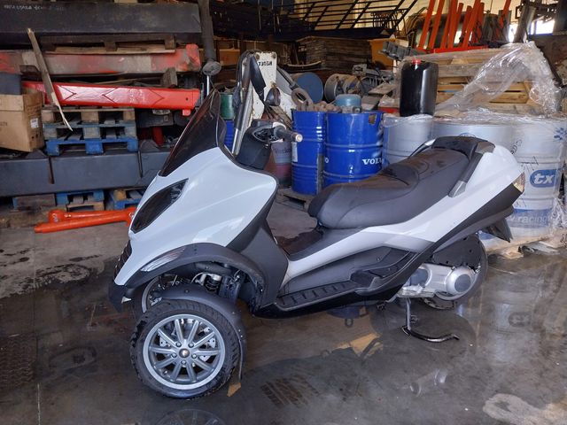 Piaggio MP3 125 RL - Motocicleta