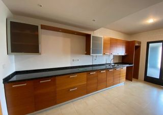 Cocina completa madera oscura