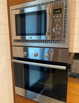 Cocina completa madera oscura