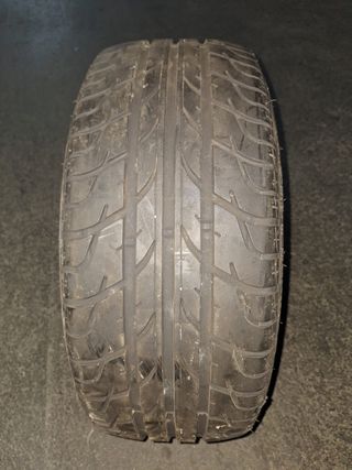 Neumático 215/45ZR17 usado