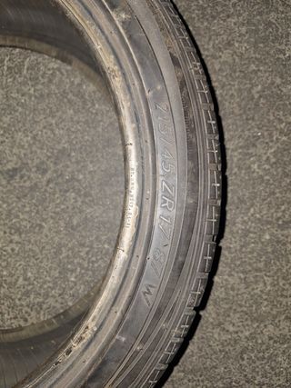 Neumático 215/45ZR17 usado