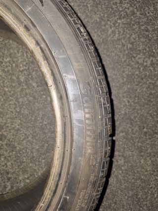 Neumático 215/45ZR17 usado