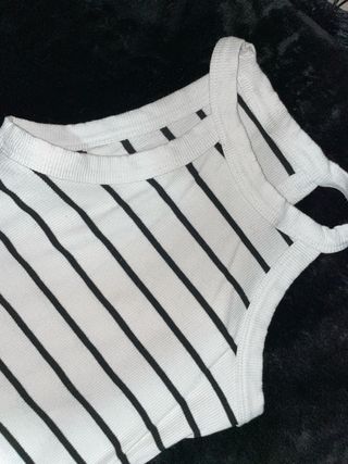 Vestido blanco y negro a rayas
