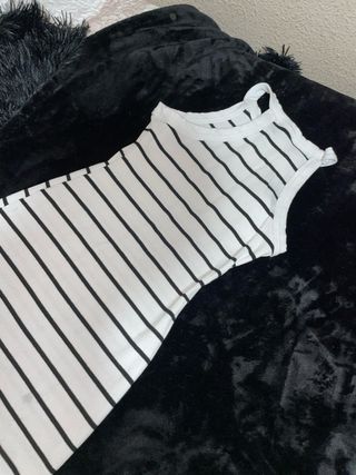 Vestido blanco y negro a rayas