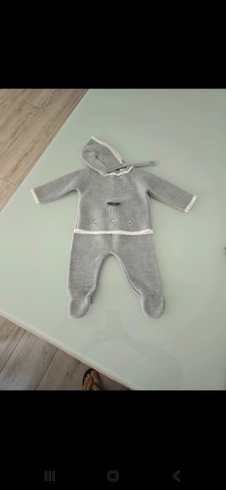 3 conjuntos de bebe 9-12 meses.