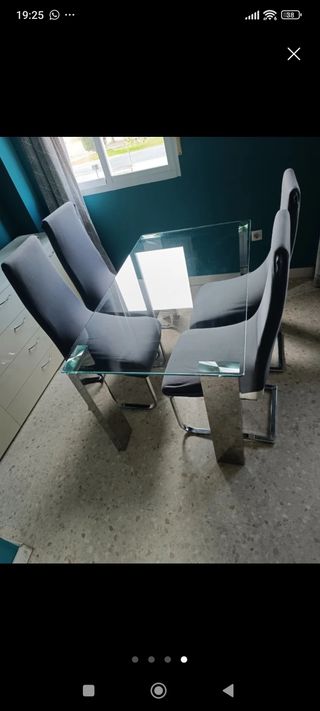 Mesa cristal +4 sillas metal+mesita
