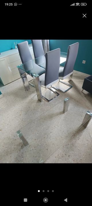 Mesa cristal +4 sillas metal+mesita